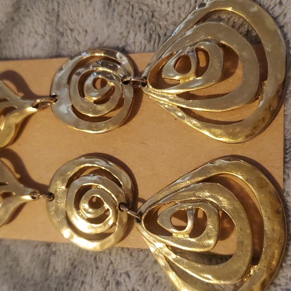 GOLD-TONE SQUIGGLY DANGLE EARRINGS - Picture 7 of 9